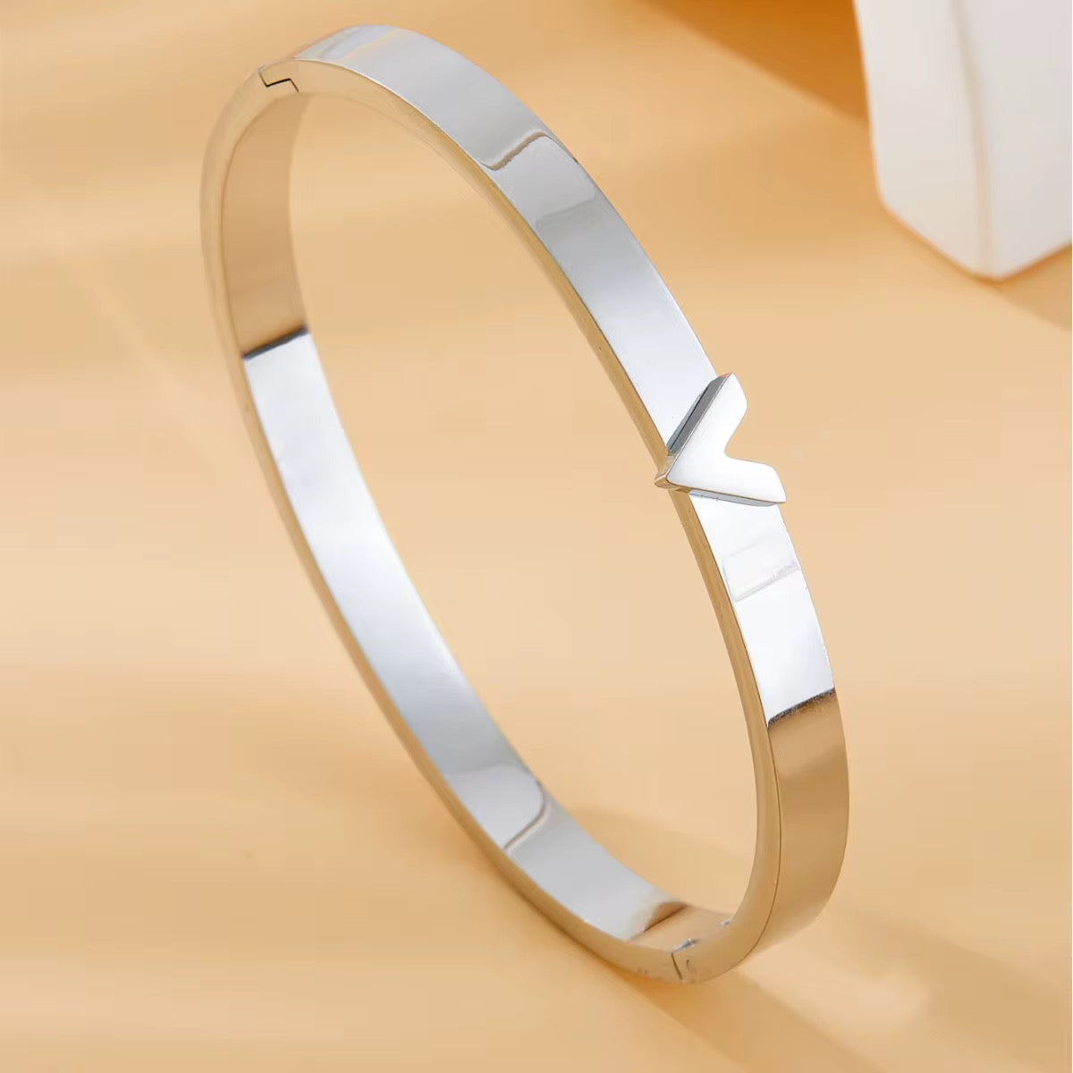 Vera Bangle